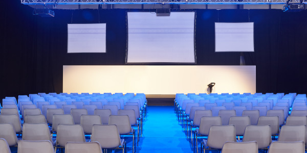 Alquiler de Espacios para Eventos Corporativos en Girona · Congresos y Convenciones